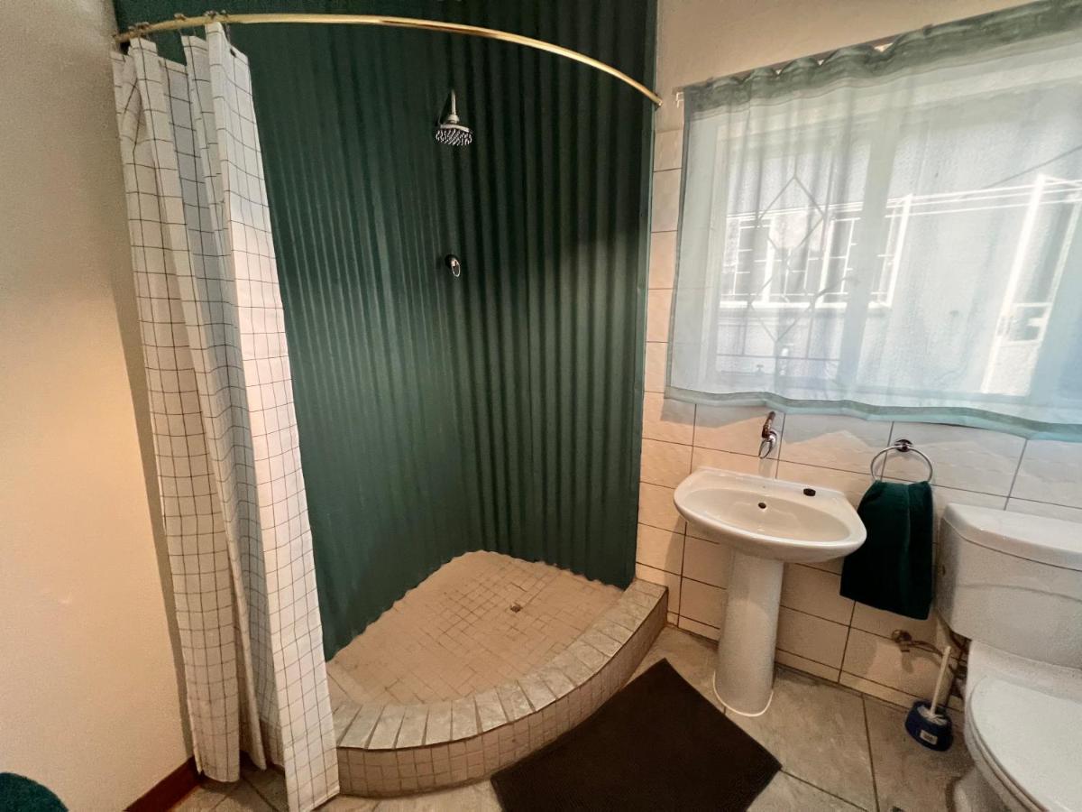 Firefly Budget Friendly Guest House Kempton Park Buitenkant foto