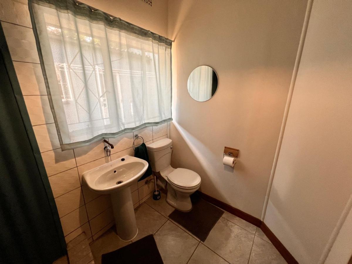 Firefly Budget Friendly Guest House Kempton Park Buitenkant foto