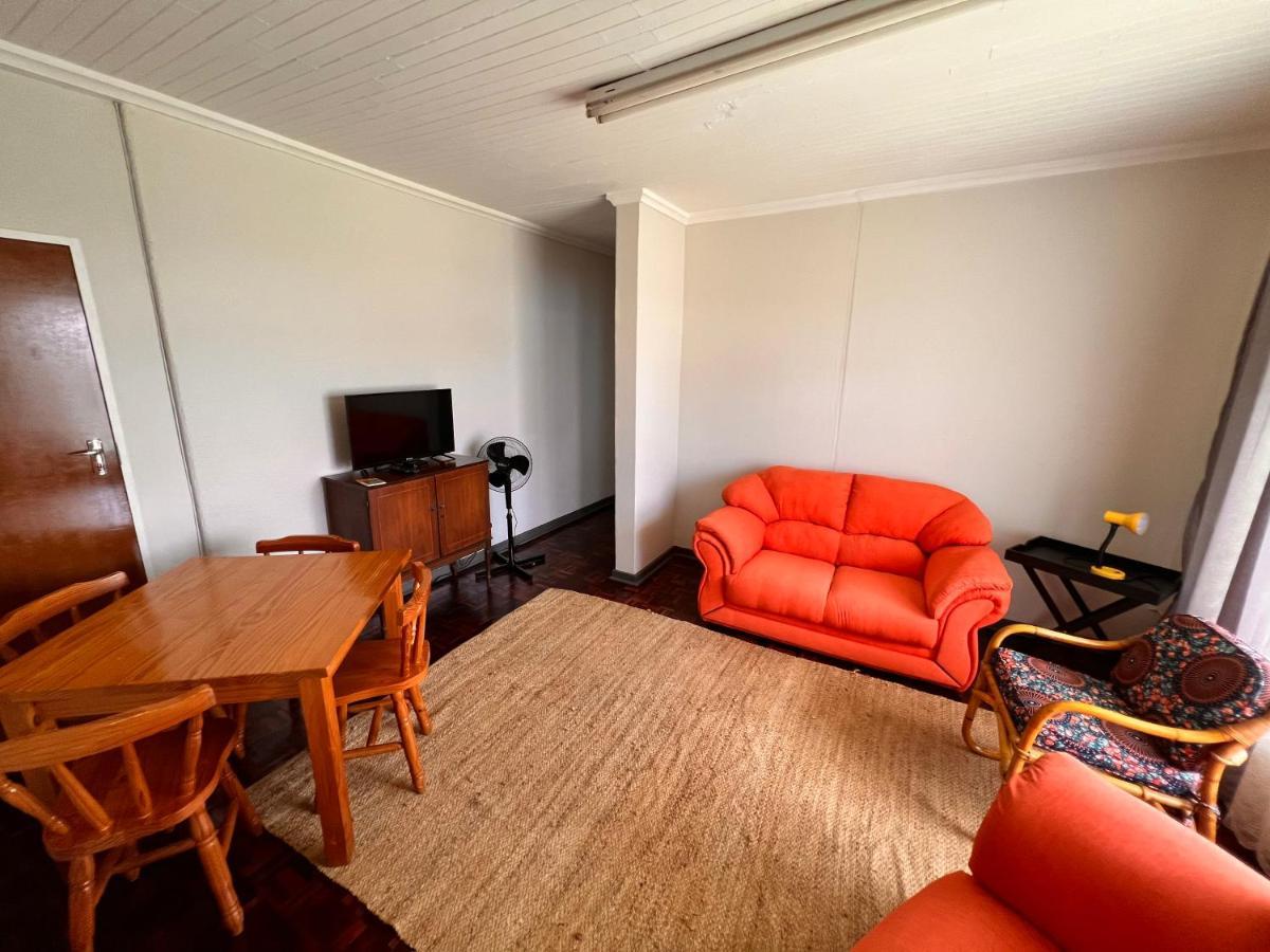 Firefly Budget Friendly Guest House Kempton Park Buitenkant foto
