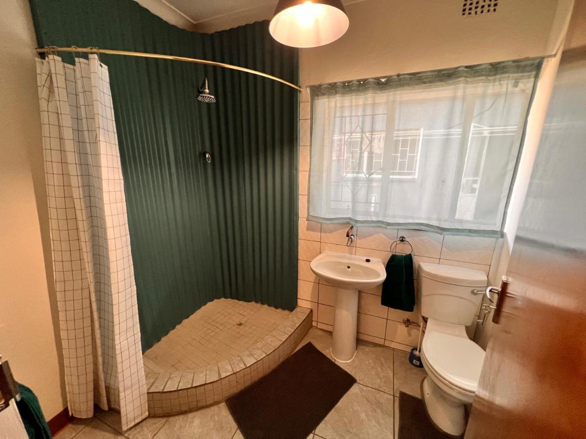 Firefly Budget Friendly Guest House Kempton Park Buitenkant foto