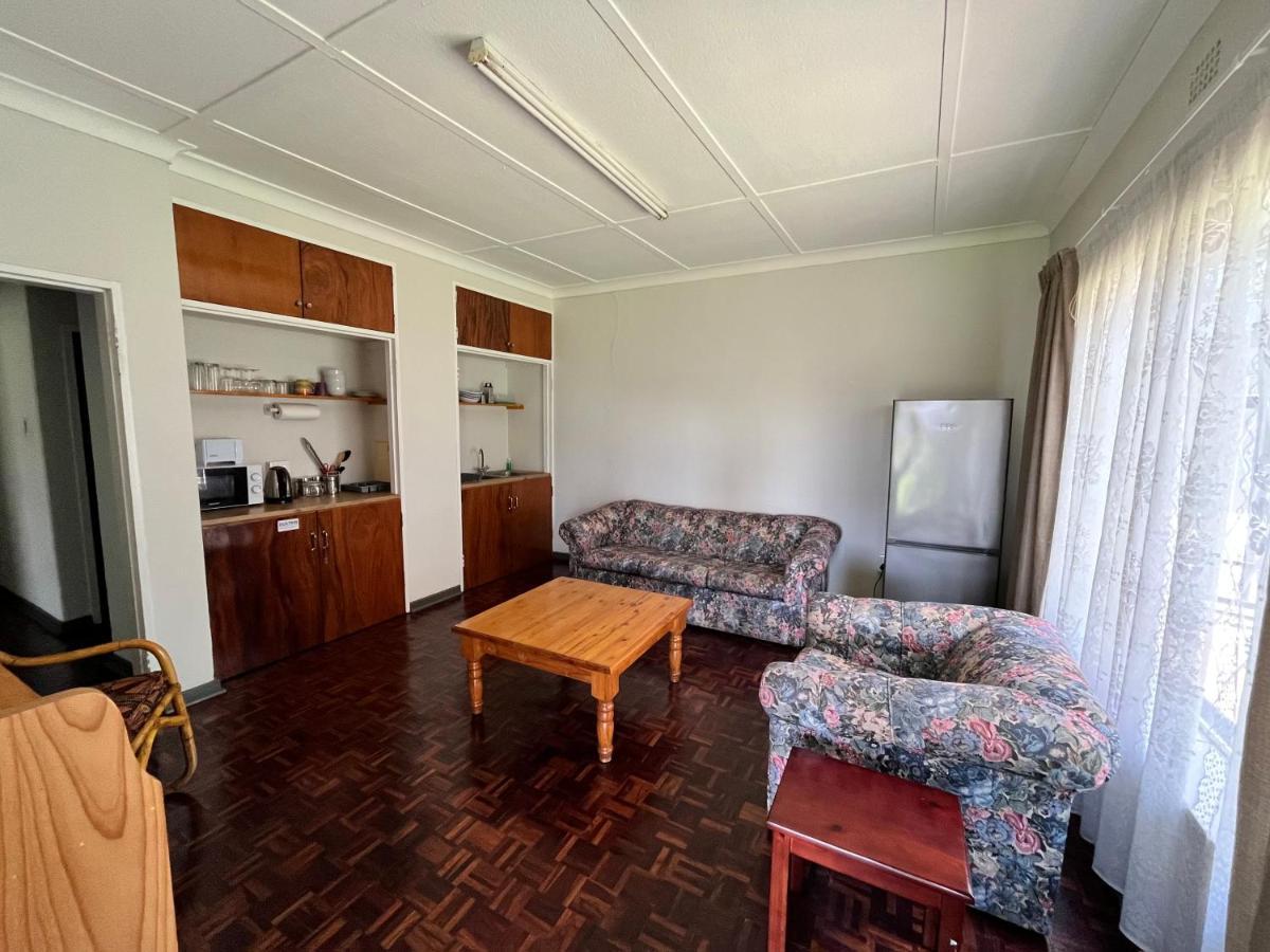 Firefly Budget Friendly Guest House Kempton Park Buitenkant foto