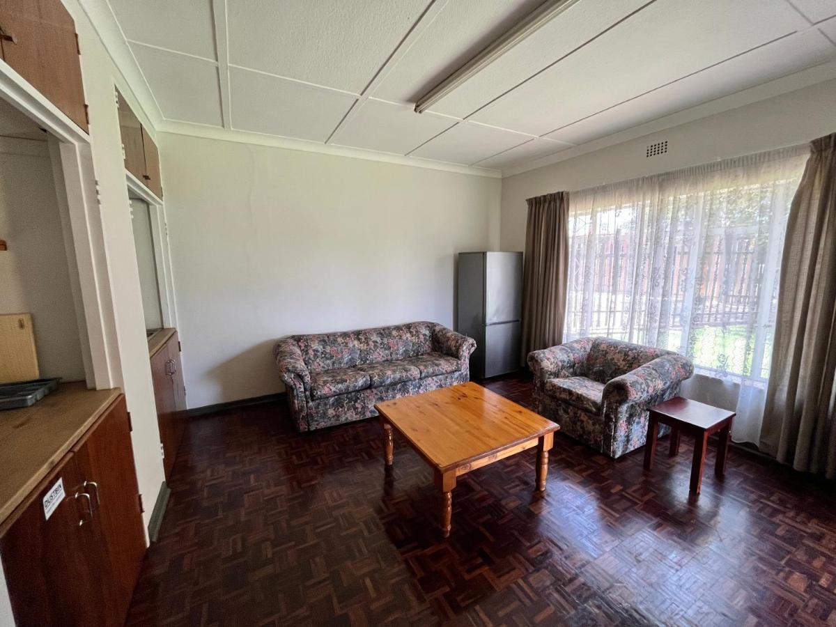 Firefly Budget Friendly Guest House Kempton Park Buitenkant foto