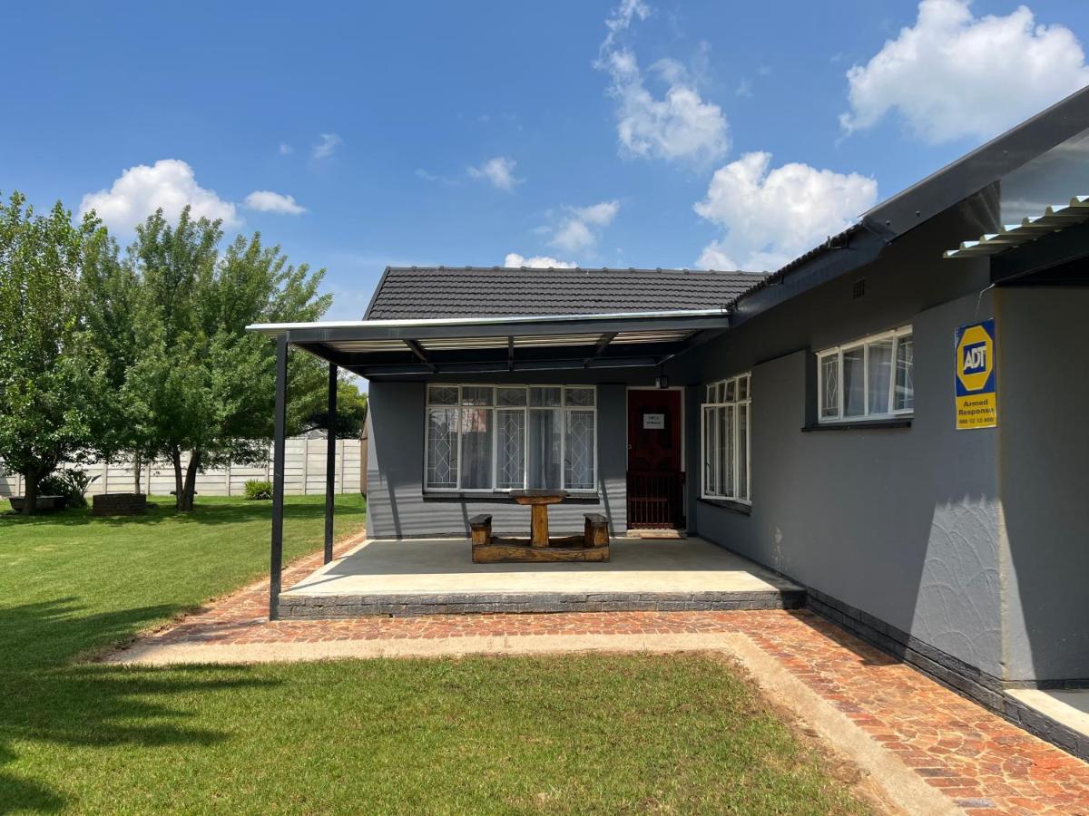 Firefly Budget Friendly Guest House Kempton Park Buitenkant foto