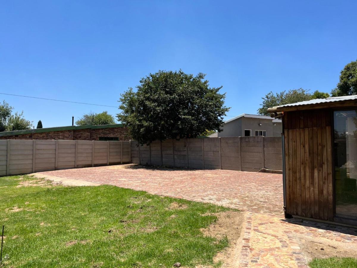 Firefly Budget Friendly Guest House Kempton Park Buitenkant foto