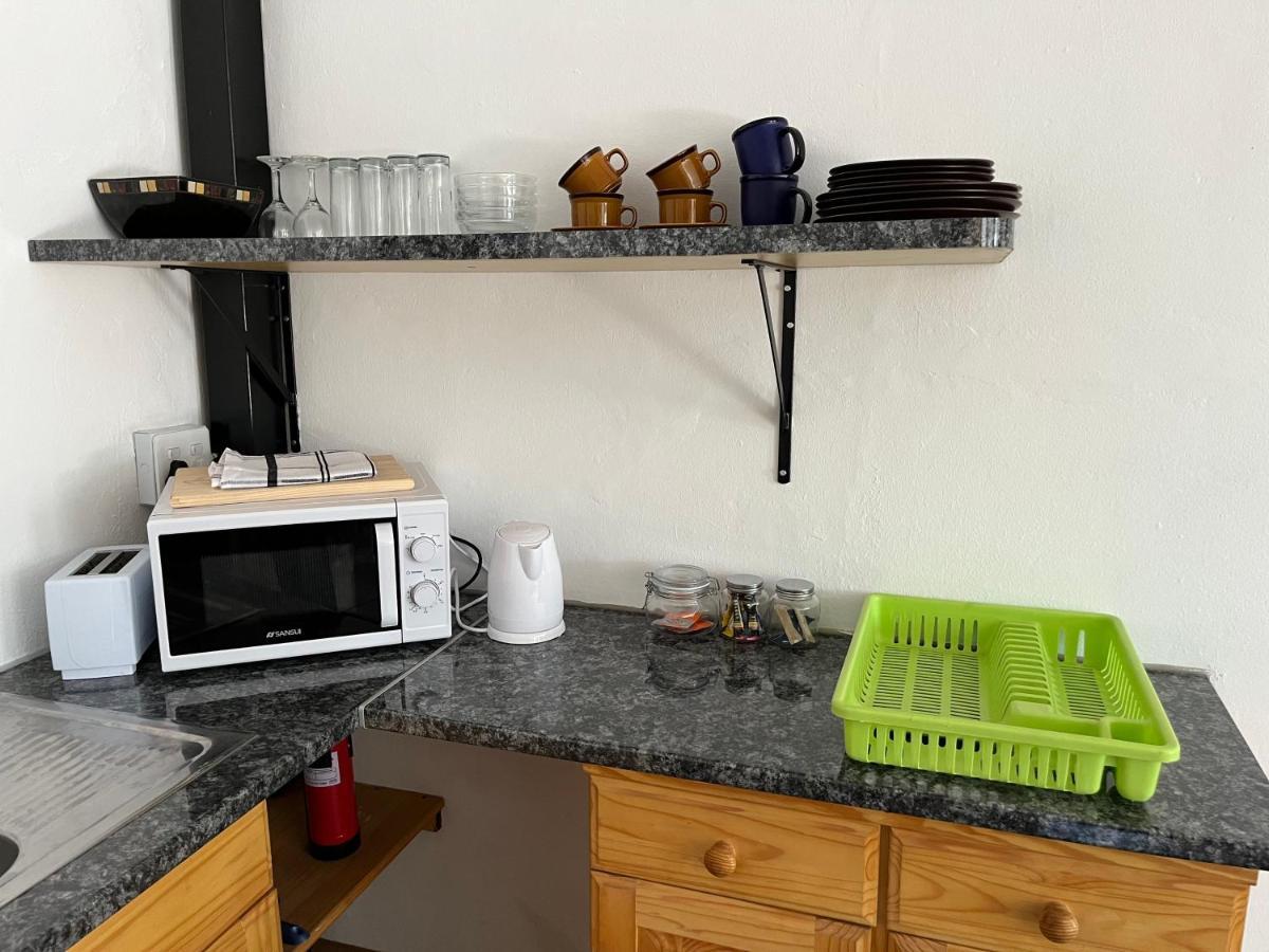 Firefly Budget Friendly Guest House Kempton Park Buitenkant foto